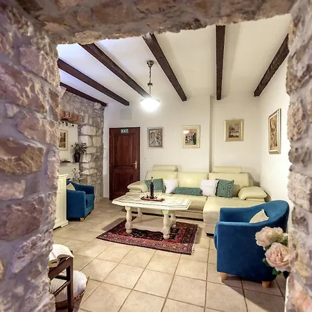 Lägenhet Heritage Palace Listun