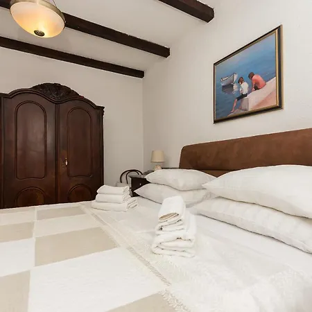 Lägenhet Heritage Palace Listun *