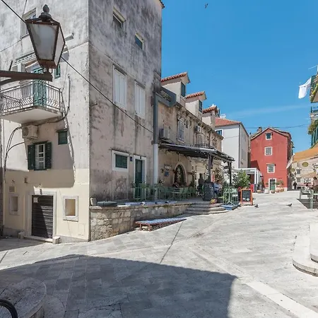 Lägenhet Heritage Palace Listun