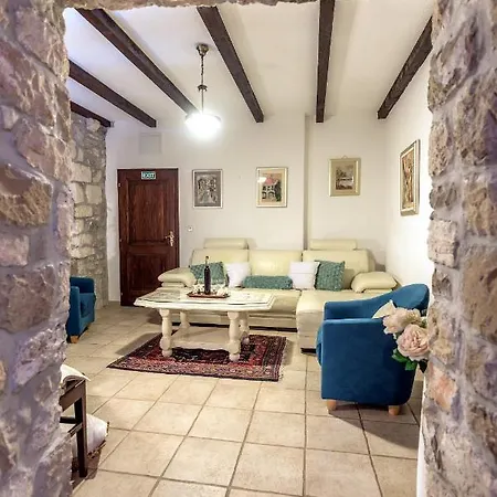 Lägenhet Heritage Palace Listun